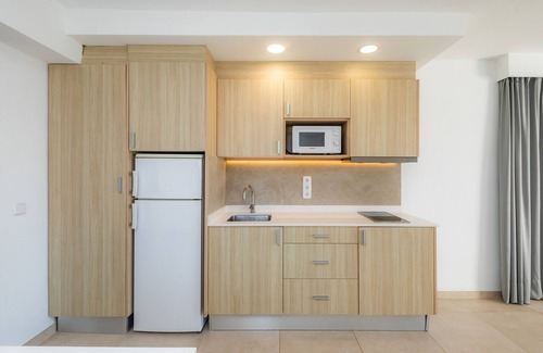 Cala Ferrera Apartment | Apartment 'Aquamarina 5' with Shared Pool, Wi-Fi, and Air Conditioning