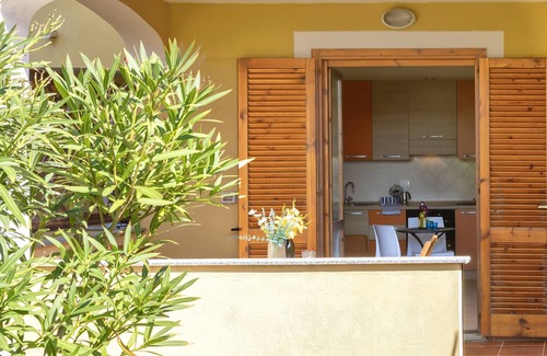 Pirotto Li Frati House | Apartment "Baia delle Mimose 50 Meters from the Sea" with Private Garden & A/C