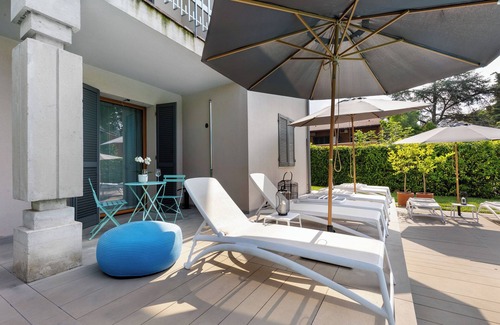 San Benedetto di Lugana Apartment | Apartment 'Baseventuno 5 Honey Moon' with Shared Pool, Wi-Fi and Air Conditioning