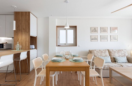 Malaga-Este Apartment | Apartment 'Bellavista Apartamento Marmen' with Sea View, Wi-Fi and Air Conditioning