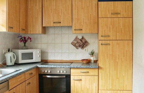 Meschede Apartment | Apartment 'Bianca' with Lake View, Private Terrace and Wi-Fi