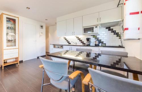 Bredene Apartment | Apartment Biaritz 001 by Interhome