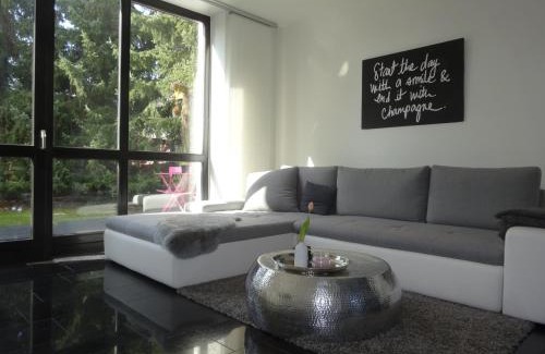 Morgensternsheide Apartment | Apartment Black & White Neuss