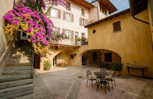 Toscolano Maderno Apartment | Apartment Borgo Alba Chiara-3 by Interhome