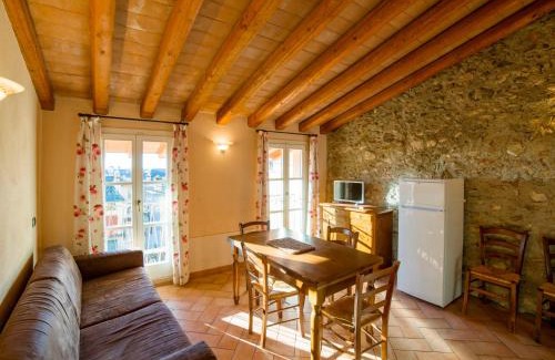 Toscolano Maderno Apartment | Apartment Borgo Alba Chiara-3 by Interhome