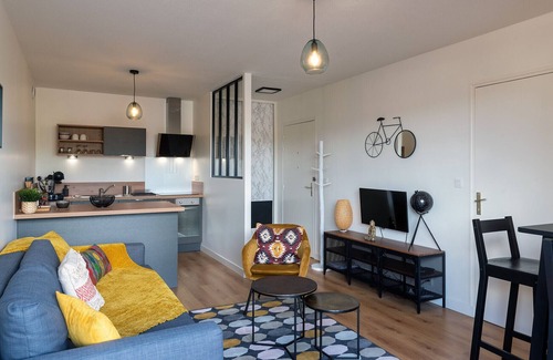 Brive-la-Gaillarde Apartment | Apartment Bright Garage Terrace