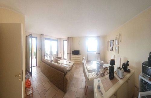 Oggebbio Apartment | Apartment by Lake Maggiore with Pool