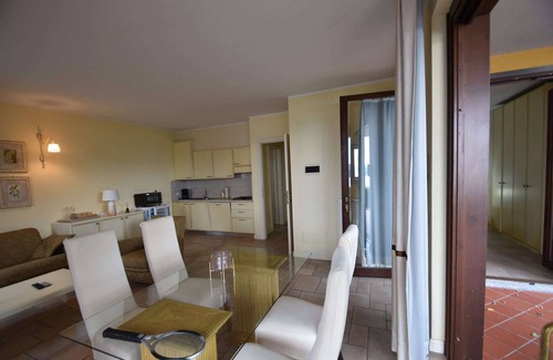Oggebbio Apartment | Apartment by Lake Maggiore with Pool