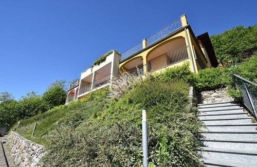 Oggebbio House | Apartment by Lake Maggiore with Stunning Views