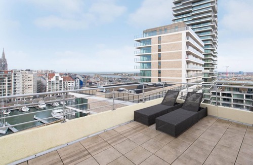 Mariakerke Apartment | Apartment by Sea with Marina Views