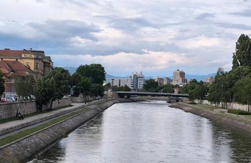 City Center Apartment | Apartment By the River