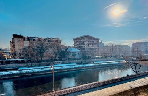 City Center Apartment | Apartment By the River
