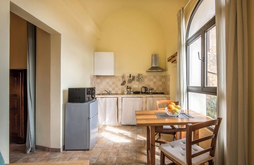 Montegabbro Apartment | Apartment 'Casa Rollo' with Shared Terrace and Wi-Fi