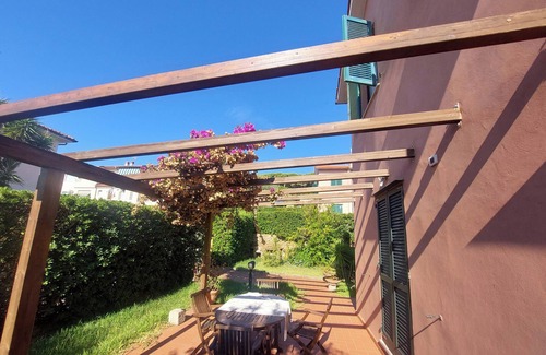 Cavo Apartment | Apartment Cala Azzurra - with large garden and a stone's throw from the sea