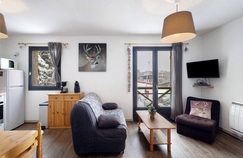Les Angles Apartment | Apartment 'Capcir' with Mountain View, Shared Terrace and Wi-Fi