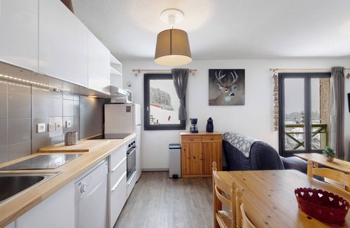 Les Angles Apartment | Apartment 'Capcir' with Mountain View, Shared Terrace and Wi-Fi