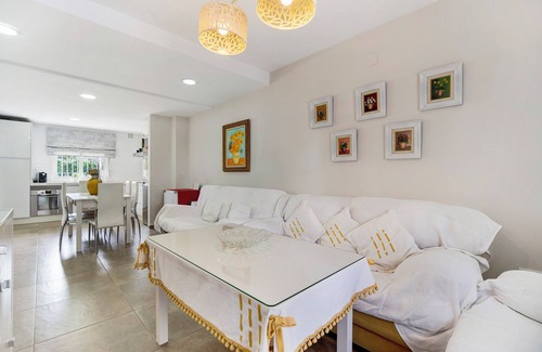 Rota Apartment | Apartment 'Casa Blanca' with Private Terrace, Balcony and Wi-Fi