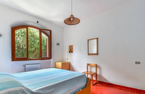 Cavo Apartment | Apartment 'Casa Cerboli' with Sea View, Private Garden and Wi-Fi