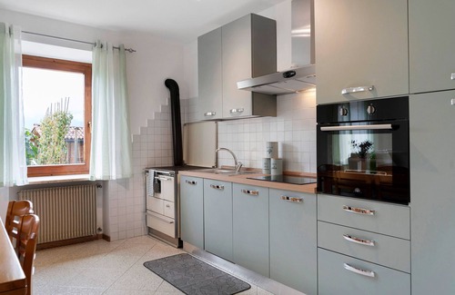 Romeno Apartment | Apartment 'Casa Del Sole, Relax E Natura' with Mountain View, Private Garden and Wi-Fi