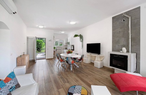 Lierna Apartment | Apartment 'Casa Giuditta' with Shared Pool, Wi-Fi and Air Conditioning