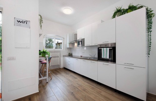 Lierna Apartment | Apartment 'Casa Giuditta' with Shared Pool, Wi-Fi and Air Conditioning