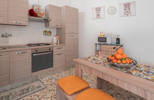 Santa Lucia Apartment | Apartment "Casa Jerone" with Balcony and Wi-Fi