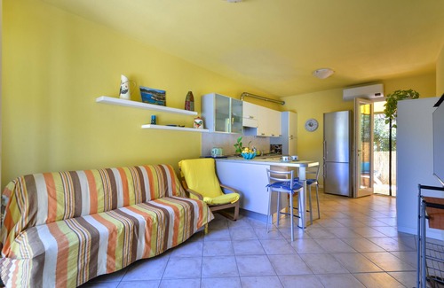Cavo Apartment | Apartment 'Casa Minnie' with Private Terrace, Wi-Fi and Air Conditioning