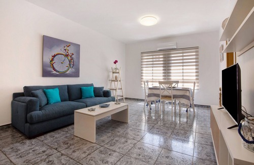 Gran Tarajal Apartment | Apartment Casa Relax with Air Conditioning and Wi-fi