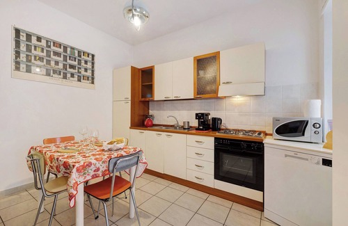Alassio Apartment | Apartment "Casa Rosso Melograno" near the sea with balconies and Wi-Fi