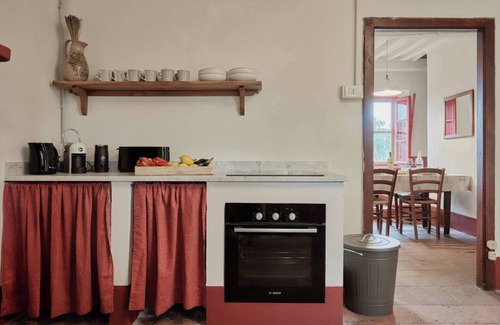 Villabuona Apartment | Apartment 'Casa Sulle Colline Per 6 Persone' with Shared Garden, Wi-Fi and Air Conditioning