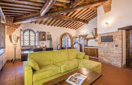 Rosennano Apartment | Apartment 'Casale Rosennano - Loggia' with Shared Garden & Wi-Fi