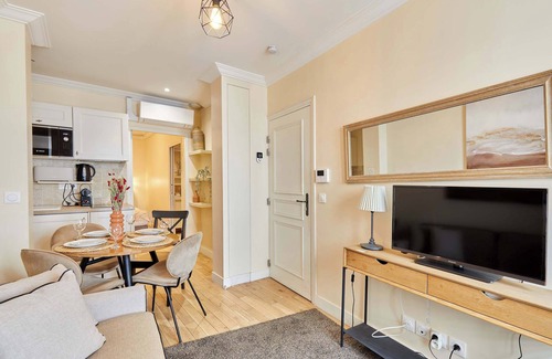 Quartier de la Porte-Saint-Denis Apartment | Apartment Center of Paris