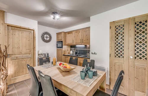 Champagny-en-Vanoise Apartment | Apartment Champagny-en-Vanoise, 2 bedrooms, 6 persons