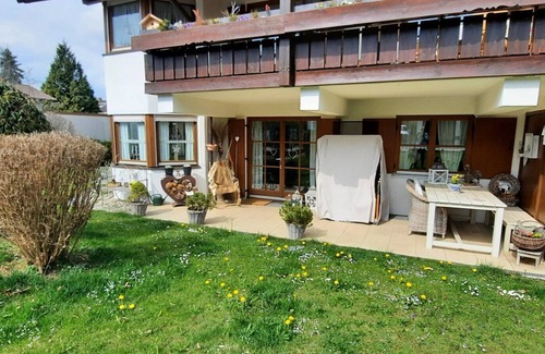 Burgberg Apartment | Apartment 'Chaletwohnung Alpenglück' with Private Terrace, Private Garden and Wi-Fi