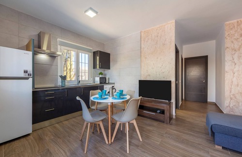 Pujaire Apartment | Apartment 'Citronela' with Private Terrace and Air Conditioning