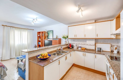 Puerto de Pollensa Apartment | Apartment Close to the Beach with Wi-Fi, Air Conditioning & Balcony