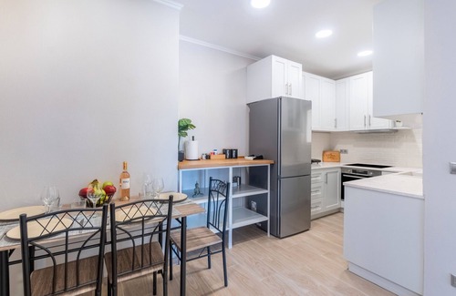 Corfu Town Apartment | Apartment 'Corfu Center Deluxe' with Balcony, Wi-Fi and Air Conditioning