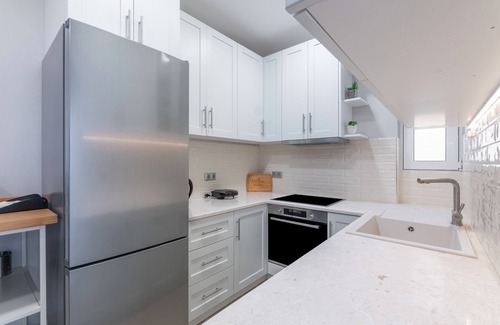 Corfu Town Apartment | Apartment 'Corfu Center Deluxe' with Balcony, Wi-Fi and Air Conditioning