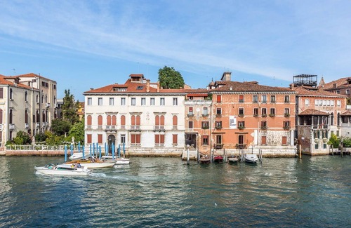 Dorsoduro Villa | Apartment Cristallo - Four Bedroom Villa, Sleeps 8
