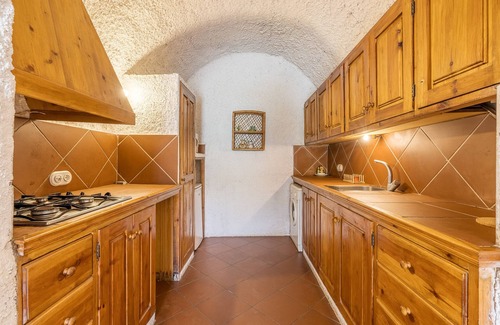Guadix Apartment | Apartment 'Cueva Luna' with Mountain View, Shared Pool and Wi-Fi