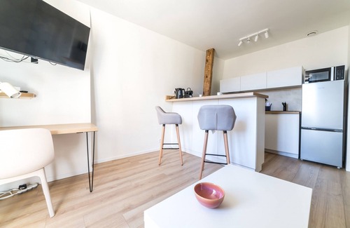 Brive-la-Gaillarde Apartment | Apartment Delicate Downtown Quiet