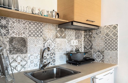 Nidri Apartment | Apartment 'Deluxe' with Shared Pool, Wi-Fi and Air Conditioning