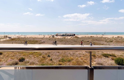 Castelldefels Apartment | Apartment 'Denis Playa 107' near the beach with sea view, Wi-Fi, balcony and terrace.
