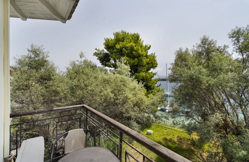 Perigiali Apartment | Apartment 'Diamerisma 2ari B' with Sea View, Wi-Fi and Air Conditioning