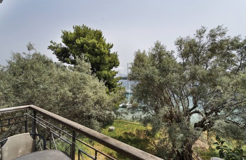 Perigiali Apartment | Apartment 'Diamerisma 2ari B' with Sea View, Wi-Fi and Air Conditioning