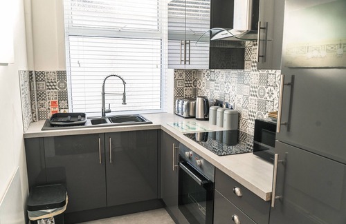 Colwyn Bay Apartment | Apartment Double Ensuite at Beachmount Holiday Apartments
