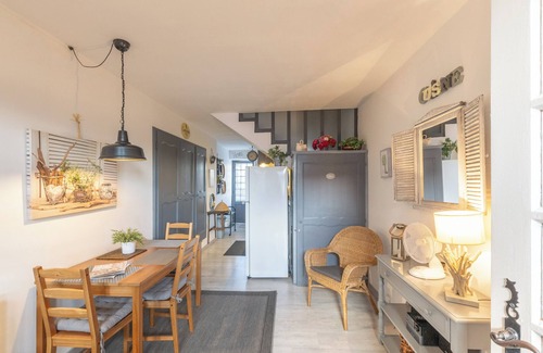 Lanas Apartment | Apartment 'Duplex Cosy - Bord Ardèche' with Private Terrace, Balcony and Wi-Fi