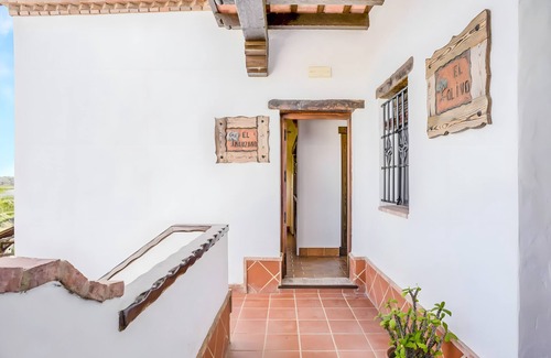 Barbate Apartment | Apartment 'El Manzano' with Shared Pool, Wi-Fi and Air Conditioning