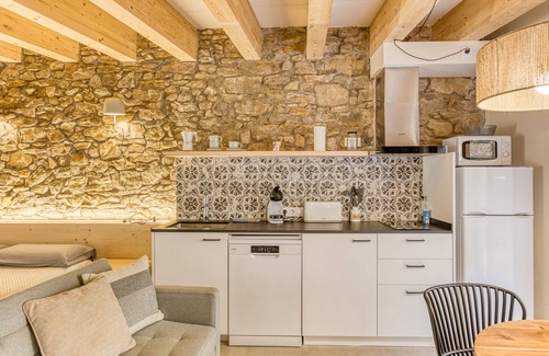 Peratallada Apartment | Apartment 'Empordà Peratallada' with Wi-Fi and Air Conditioning