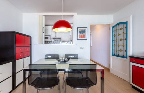 Marbella City Centre Apartment | Apartment 'En 1ª Línea De Playa' with Sea View, Shared Pool and Wi-Fi